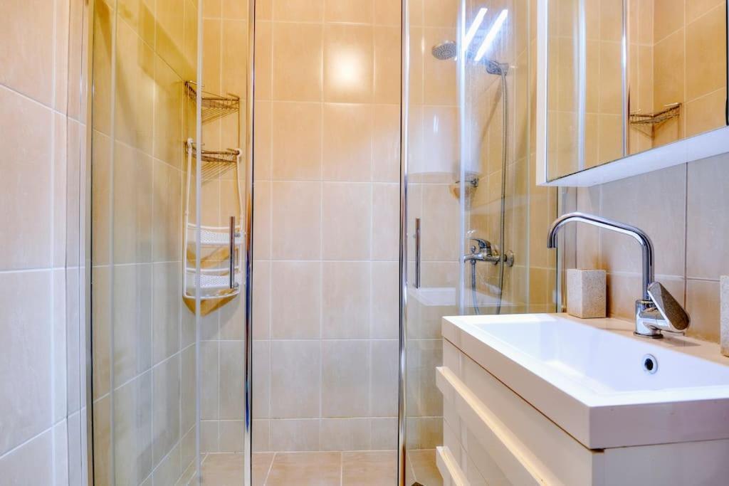 Apartment Comfort In Center