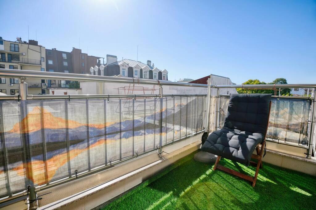Comfort In Center Apartment